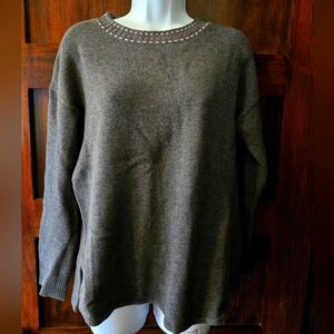 Krimson Klover, M, gray sweater